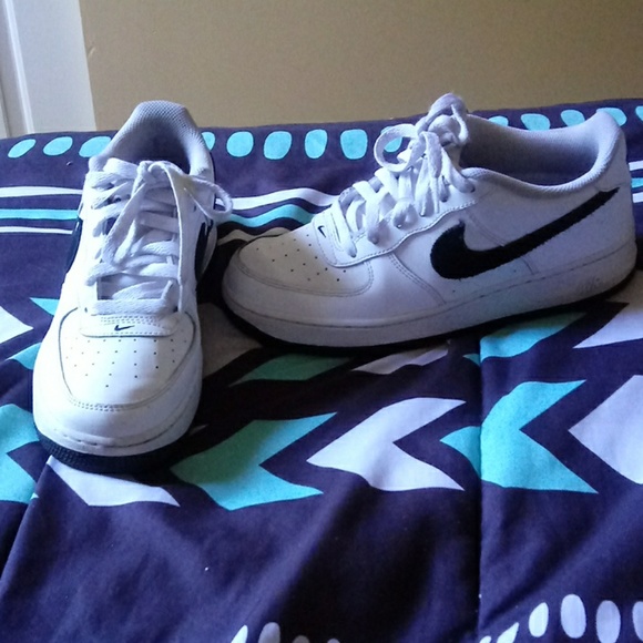 Shoes - Picture 2 of 3